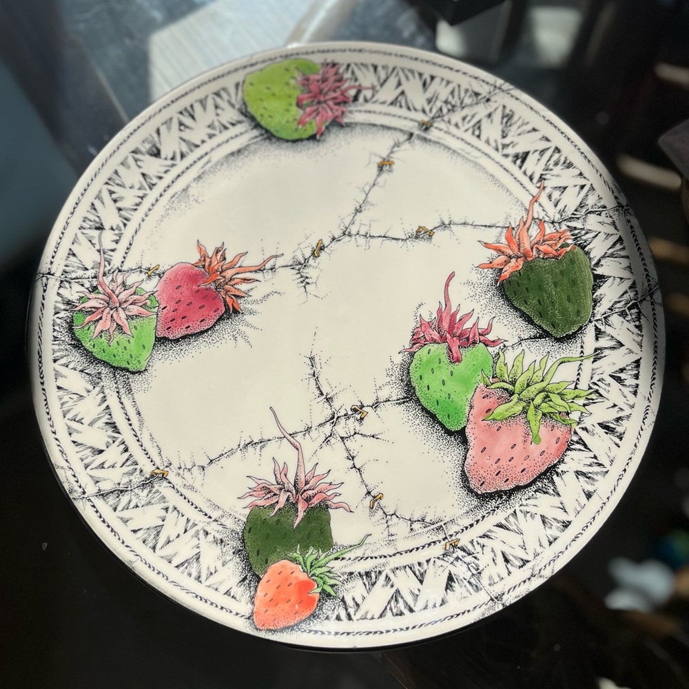 Fraises En Folie Cake Plate by FAIENCERIE DE GIEN Handpainted Strawberries Rare - Picture 4 of 5
